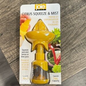 Joie Citrus Squeezer in Bright Yellow